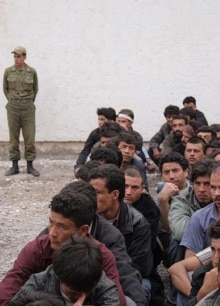 Iran - Afghan refugees being deported, unknown location, 02May2007