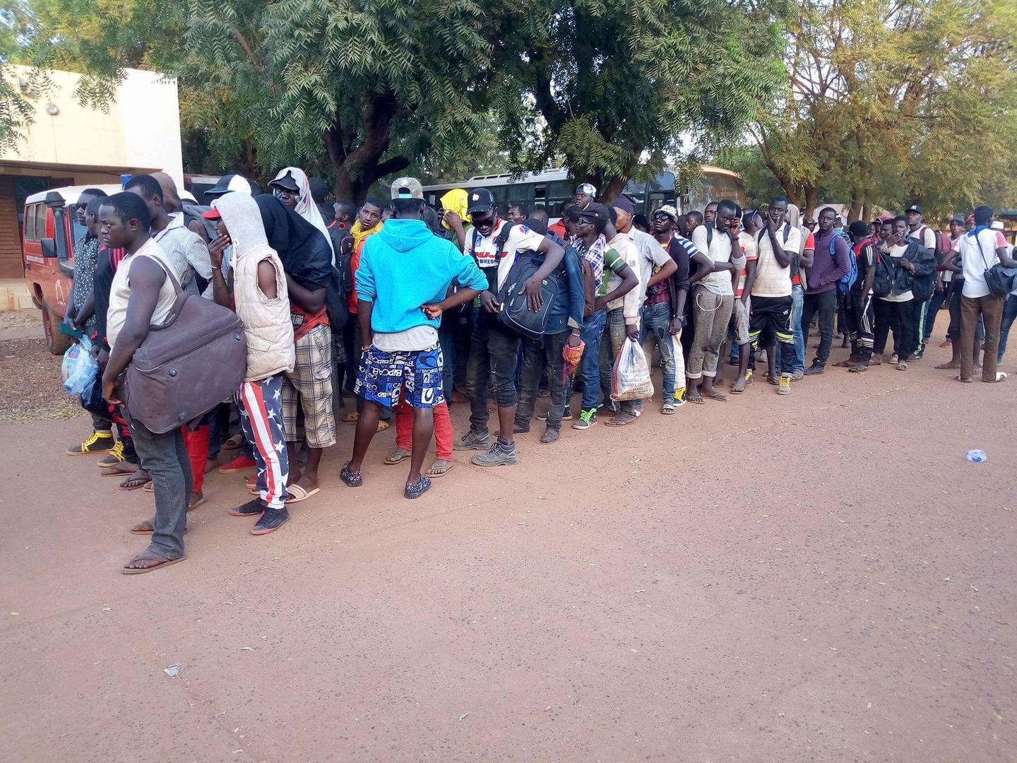 Men deported from Algeria queuing after their arrival to Bamako, October 25, 2017.