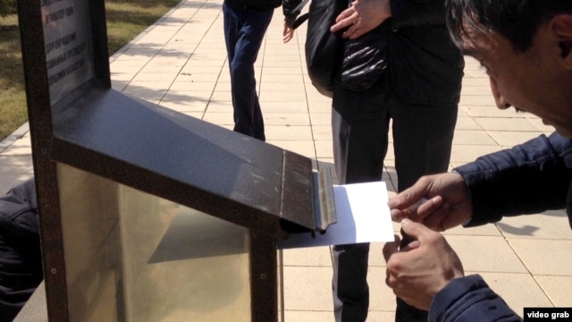 The activists placed their written demands to President Nursultan Nazarbaev in a mailbox in front of the building expressing their opposition to the launch of a Proton-M rocket from the Baikonur space center in Kazakhstan.