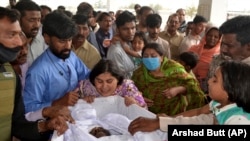 People mourn the death of a Pakistani Christian who was killed in an attack in Quetta on April 3.