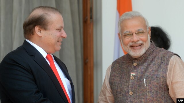 India's newly sworn-in Prime Minister Narendra Modi (right) talks with Pakistani Prime Minister Nawaz Sharif during a meeting in New Delhi on May 27.