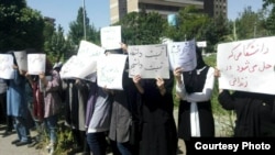 Iranian students protest the verdicts against them over the recent protests in Iran on June 17.