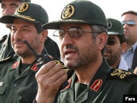 Iranian Islamic Revolutionary Guards Corps chief General Mohammad Ali Jafari (right)