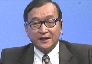 Sam Rainsy speaks at RFA in Washington, Nov. 2, 2012.