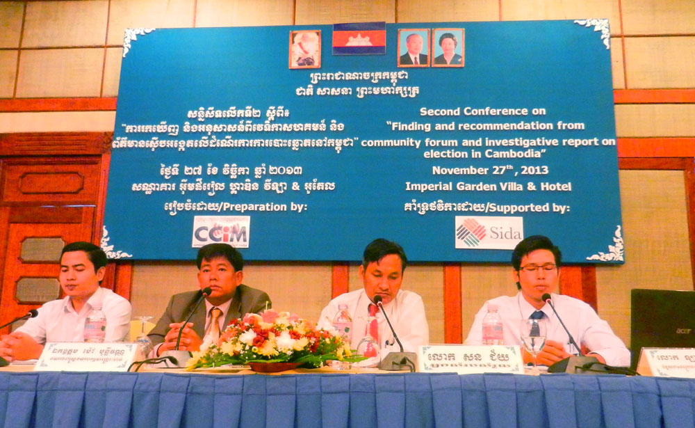 NGO representatives outline a report on election irregularities at a press conference in Phnom Penh, Nov. 27, 2013.