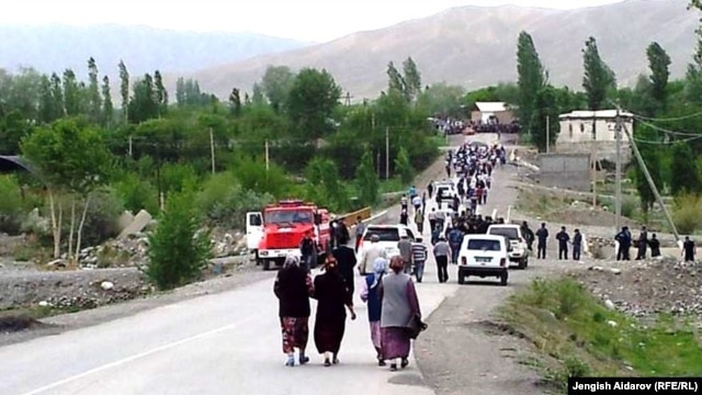 There have been long-standing tensions between the Kyrgyz village of Kok-Tash and the neighboring Tajik settlement of Chorkuh. (file photo)