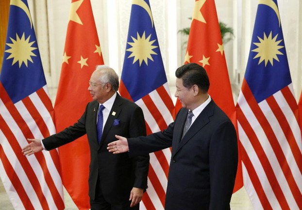 Malaysia's Prime Minister Najib Razak (L) standing with China's President Xi Jinping during a meeting on the sidelines of the Asia-Pacific Economic Cooperation (APEC) Summit in Beijing on November 10, 2014.