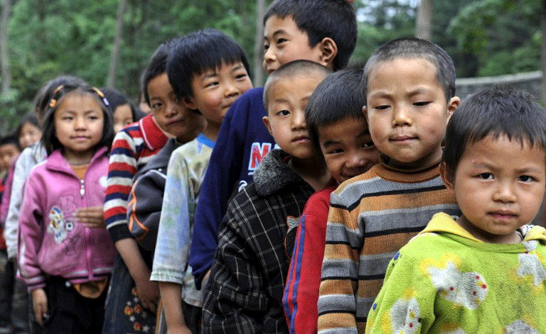 Chinese pupils queue up during a physical class in Huishui county, Qiannan Buyi and Miao Autonomous Prefecture in southwest China's Guizhou province, May 25, 2010.