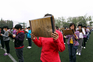 Students at a middle school in Xiangfan city, central China's Hubei province, take part in an outdoor event, Sept. 25, 2010.