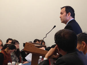 Alim Seytoff speaks in Washington about China's ethnic policies, Jan. 31, 2013.