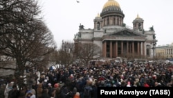 People surround St. Isaac's Cathedral on February 12 amid competing protests over transferring the famed St. Petersburg landmark to the Russian Orthodox Church.