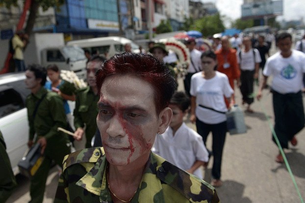 Activists march in Yangon to push for peace on the second anniversary of renewed clashes between the Myanmar military and ethnic rebels in northern Kachin state, June 9, 2013.