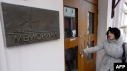 A woman enters the Memorial rights group's office in Moscow. (file photo)