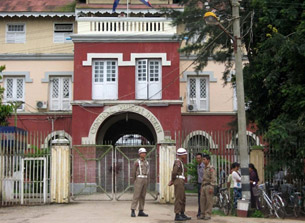 Guards stand at the entrance to Insein Prison in Rangoon, Sept. 18, 2009.