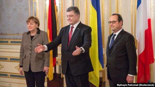 Ukrainian President Petro Poroshenko (center) at a February 5 meeting with French President Francois Hollande and German Chancellor Angela Merkel