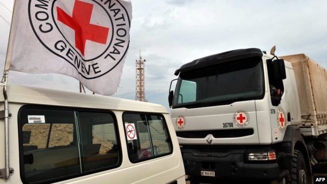 A spokeswoman for the Red Cross says her organization would only be involved in aid deliveries into eastern Ukraine if they were carried out 'according to our own principles.' (file photo)