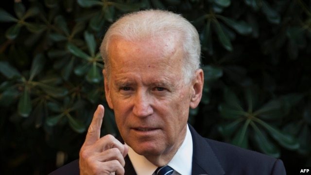 US Vice President Joe Biden says Russia has failed to stop sending weapons and militants across the border into Ukraine.