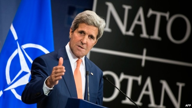 U.S. Secretary of State John Kerry will meet with presidential contenders Abdullah Abdullah and Ashraf Ghani, as well as outgoing Afghan President Hamid Karzai.