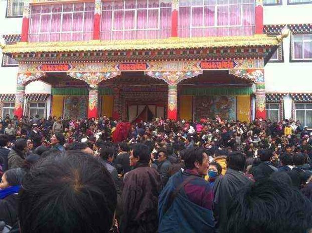Tibetans hold a mass prayer gathering at Zilkar monastery, Feb. 25, 2013.