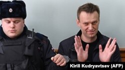 Kremlin critic Aleksei Navalny, who was arrested during March 26 anti-corruption rally,gestures during an appeal hearing at a court in Moscow, March 30, 2017