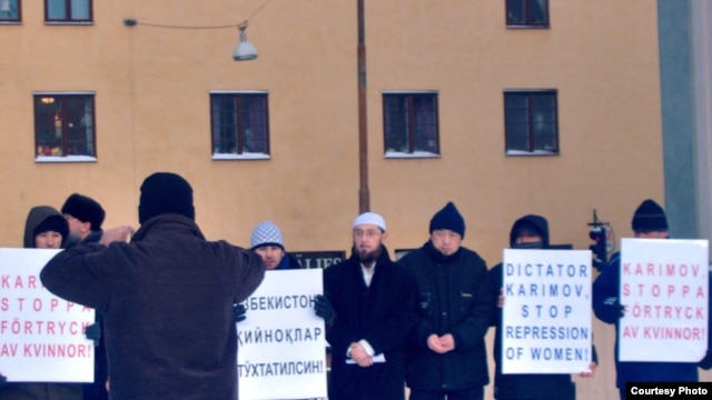 Uzbek Muslims in Sweden protests against alleged torture in Uzbek prisons. (file photo)