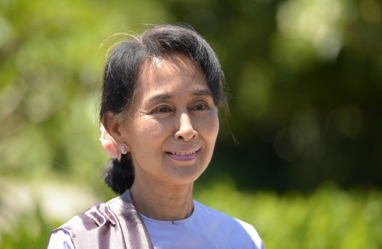 Myanmar opposition leader Aung San Suu Kyi walks through the gardens of Government House in Sydney, Nov. 27, 2013.