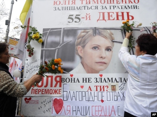 Supporters of former Ukrainian Prime Minister Yulia Tymoshenko decorate a poster in Kyiv in late September that reads, 