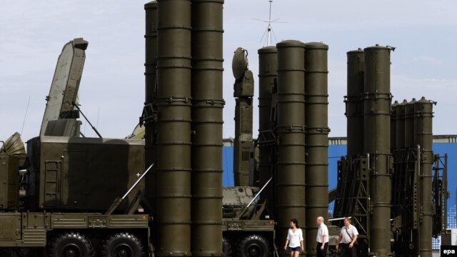 The S-400 antimissile system is capable of tracking some 300 targets and engaging three dozen simultaneously. (file photo)