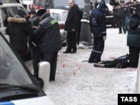 Stanislav Markelov and a journalist were shot by a single gunman on a Moscow street.
