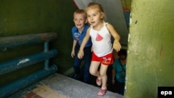 Local children leave a bomb shelter they had been using as living quarters after their homes were destroyed in shelling not far from the front line in Donetsk, eastern Ukraine. (file photo)