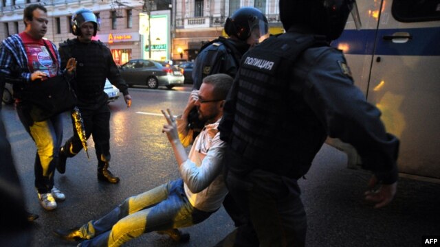 Riot policemen detain an opposition supporter during a protest rally in central Moscow. According to Freedom House, Russia has brought 'a new, alarming level of repression' to the post-Soviet space. (file photo)