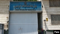 A security guard stands in front of a door to Evin prison. (file photo)