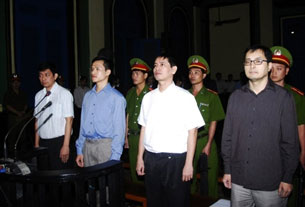 Democracy activists (L-R) Tran Huynh Duy Thuc, Nguyen Tien Trung, Le Thang Long, and Le Cong Dinh stand during their trial, Jan. 20, 2010.