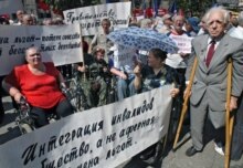 Social-system reforms drew Moscow's community of disabled people out for a rare public protest in mid-2004 (epa)