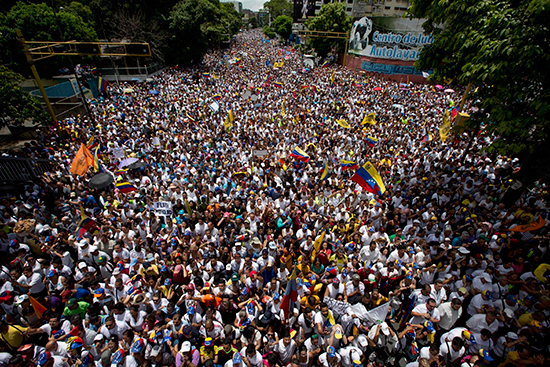 Opposition supporters take part in a mass rally in Caracas, September 1, 2016 (AP/Ariana Cubillos)