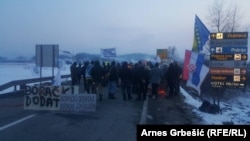 Bosnian veterans block the Doboj-Sarajevo road on February 28.