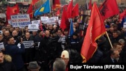 Thousands of people took to the streets of Pristina calling on France to let Ramush Haradinaj go.