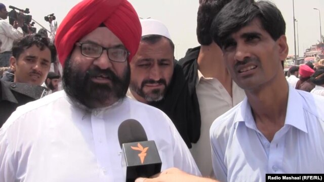 Sardan Soran Singh (left) being interviewed by Radio Mashaal. (file photo)