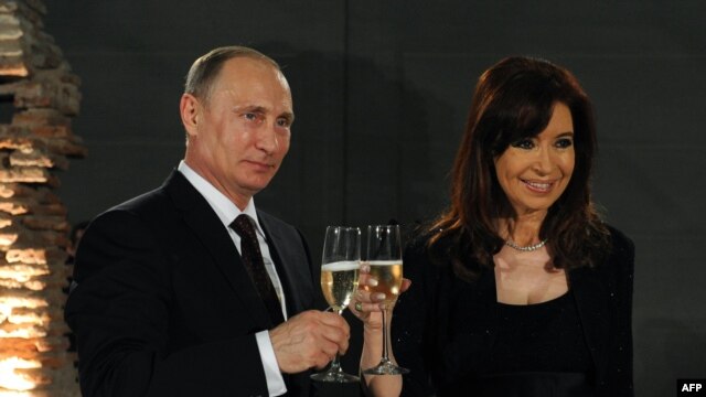 Russian President Vladimir Putin and Argentinian President Cristina Kirchner launched a Spanish-language RT channel in 2014.
