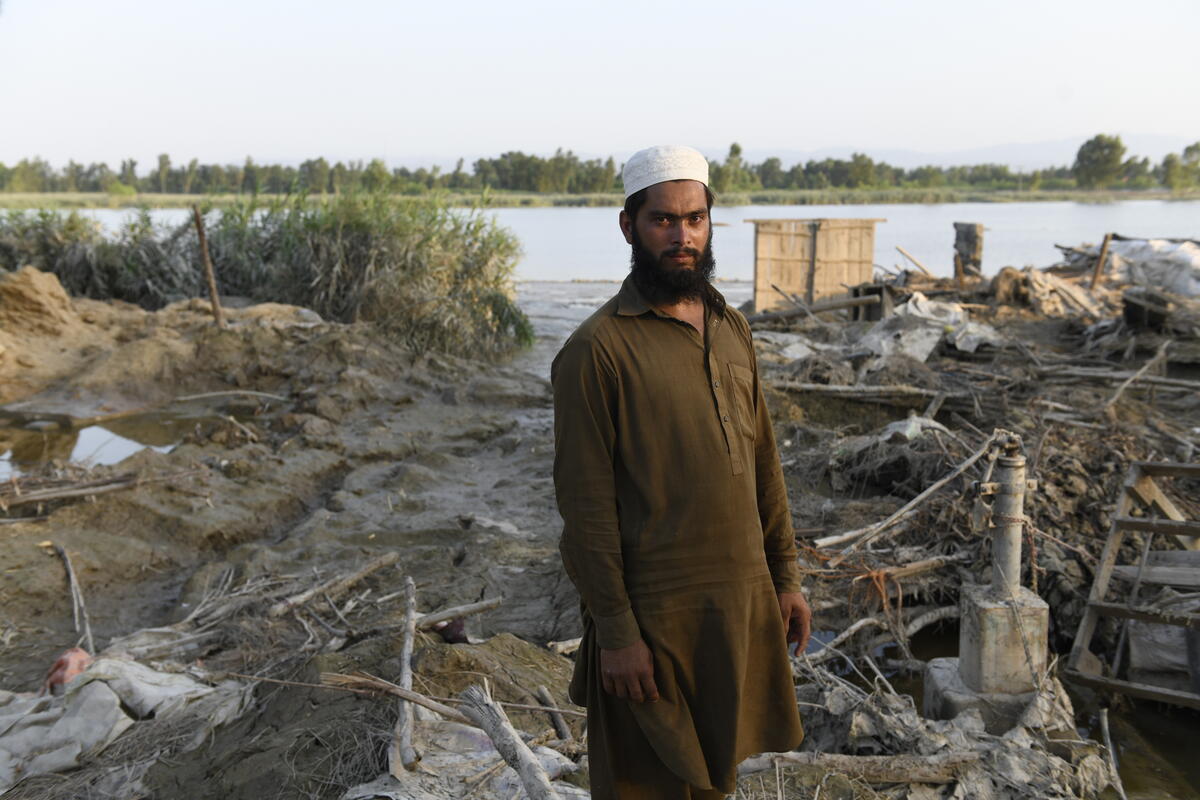 Pakistan. Affected host communities in Pakistan receive support from UNHCR after devastating floods