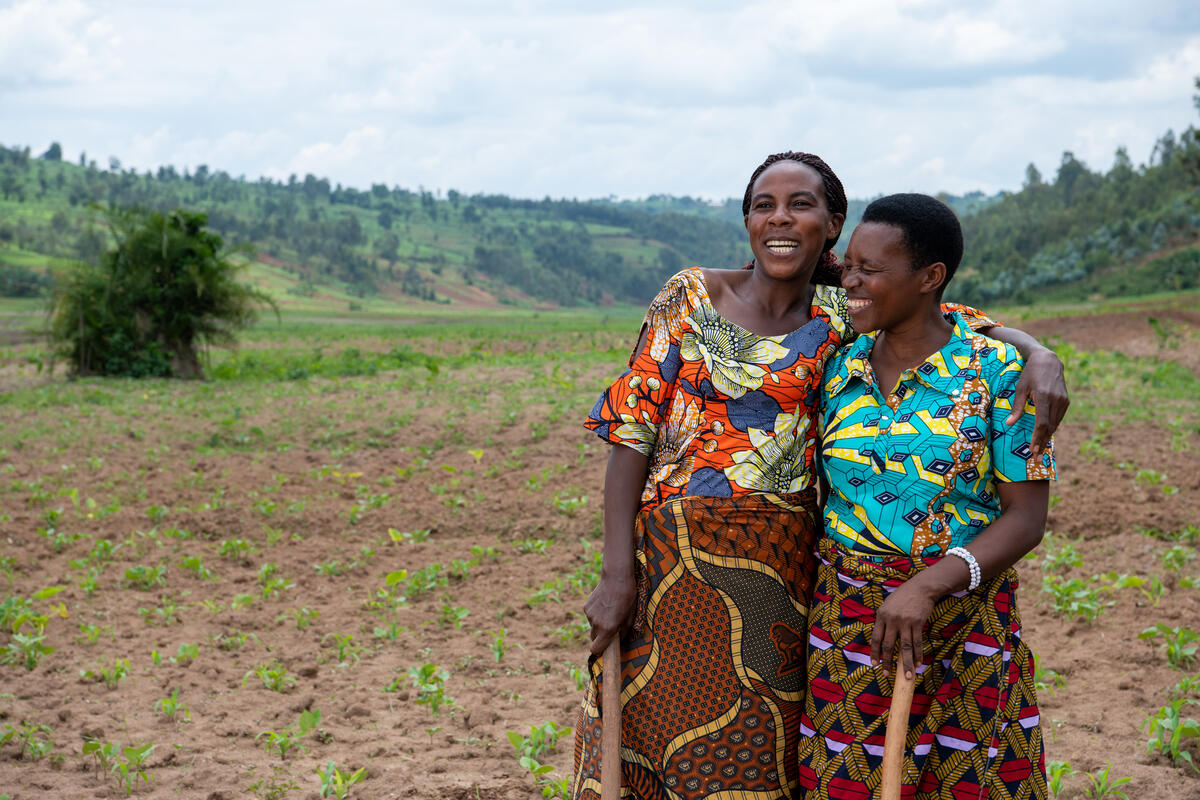 Rwanda. Refugee and host community work together