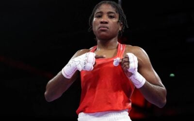 Boxeadora Cindy Ngamba ganha a primeira medalha histórica para a Equipe Olímpica de Refugiados